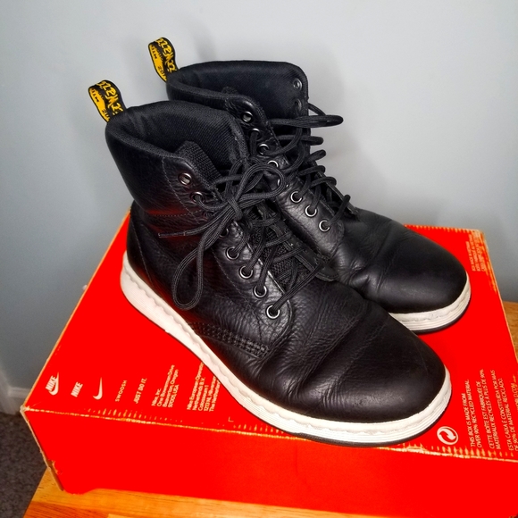 dr martens rigal boots